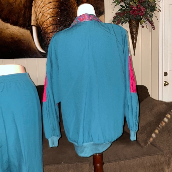 Silver Thread • Medium • Burgundy/Green/Gold • Paisley Designs • Track Suit - Picture 7 of 12